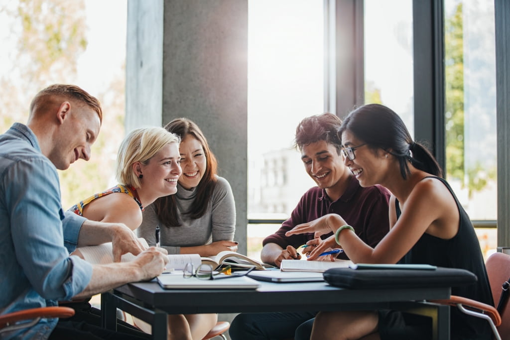 Starker Anstieg der Anzahl Lernenden und Studierenden bis 2033 erwartet. Foto: Adobe Stock